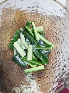 Make cucumber pickles step 3