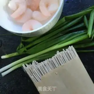 Make Shrimp noodles step 0