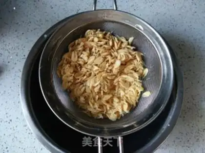 Make radish shrimp pie step 1