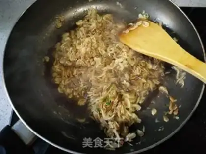 Make radish shrimp pie step 5