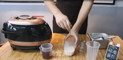 Make Black Sugar Pearl Milk Tea step 1