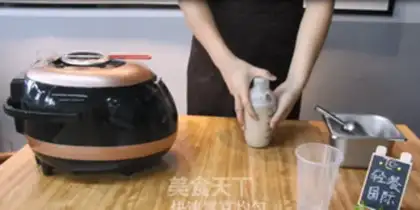 Make Black Sugar Pearl Milk Tea step 5