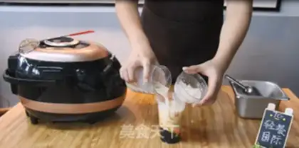 Make Black Sugar Pearl Milk Tea step 7