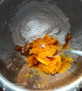 Make Milk pumpkin cranberry round step 0