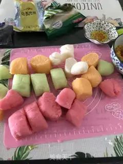 Make Four-colour ice cream snacks step 1