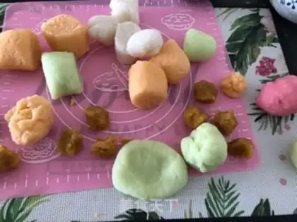 Make Four-colour ice cream snacks step 2