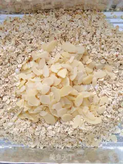 Make Almond oatmeal energy bar step 0
