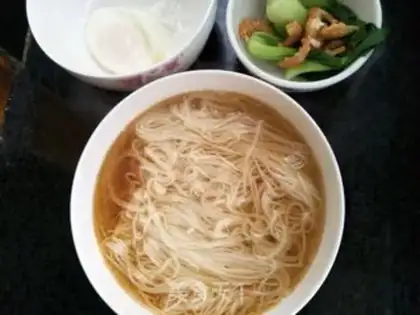 Make Flowers and hot noodles step 5