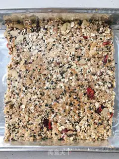 Make Almond oatmeal energy bar step 3