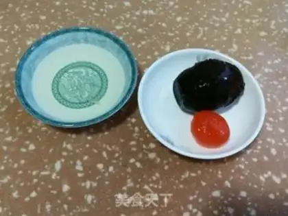 Make Three-coloured eggs step 1