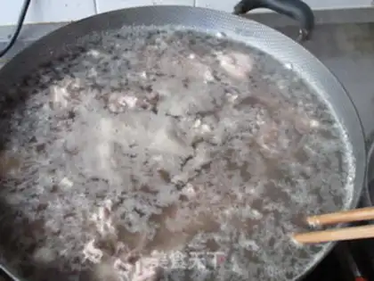 Make Seafood lamb noodles step 1