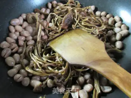 Make Tea mushrooms, peanut rice, veggie chicken step 3