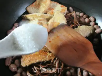 Make Tea mushrooms, peanut rice, veggie chicken step 7