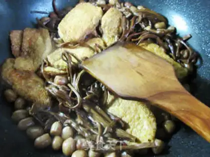Make Tea mushrooms, peanut rice, veggie chicken step 9
