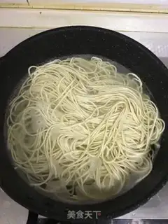 Make Tomato seafood noodles step 0
