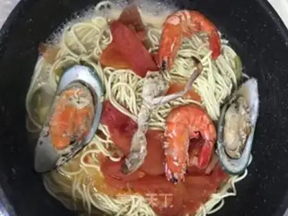 Make Tomato seafood noodles step 3