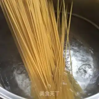 Make Tomato sauce pasta step 6