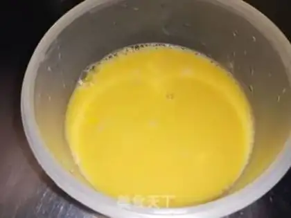 Make Egg pancakes step 1