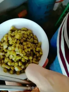 Make Sour sauce, pig