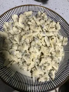 Make The yellow clam step 1