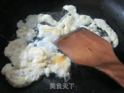 Make Duck eggs, fried rice noodles step 3