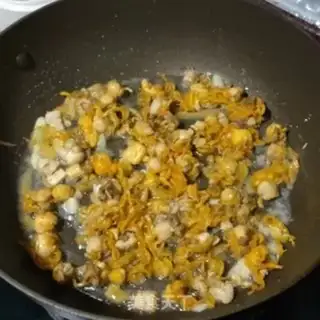 Make Scalloped meat step 1