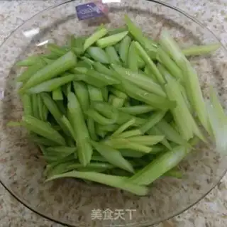 Make Celery fried beans step 0