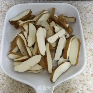 Make Celery fried beans step 1
