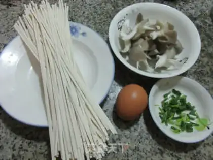 Make Egg mushroom noodles step 0