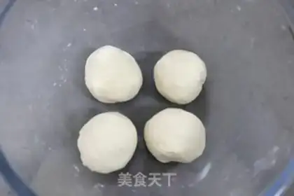 Make raisins, colored buns step 1