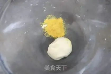 Make raisins, colored buns step 2