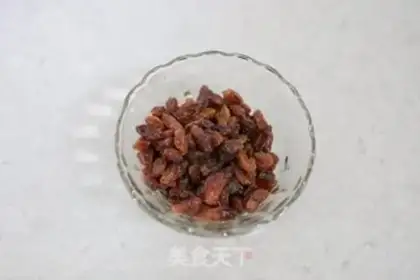 Make raisins, colored buns step 4