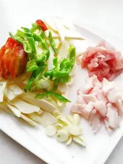 Make White fried meat step 1