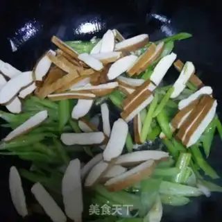 Make Celery fried beans step 6