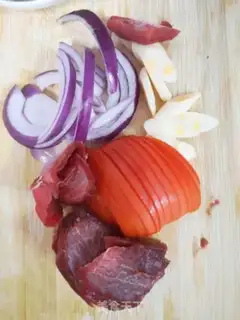 Make Beef tomato noodles step 1