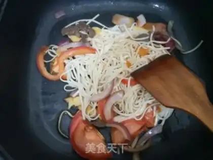 Make Beef tomato noodles step 3