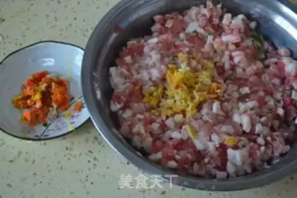 Make Crab and yellow lion head step 8