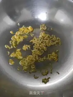 Make Tomato egg noodles step 1