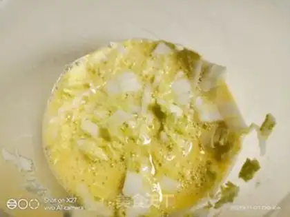 Make Big cabbage and egg fried rice step 1