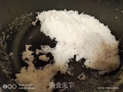Make Big cabbage and egg fried rice step 2