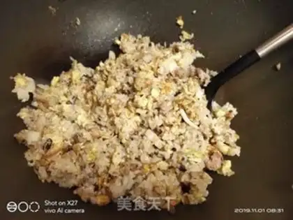 Make Big cabbage and egg fried rice step 5