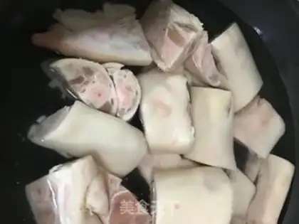 Make Spicy pig hand step 1