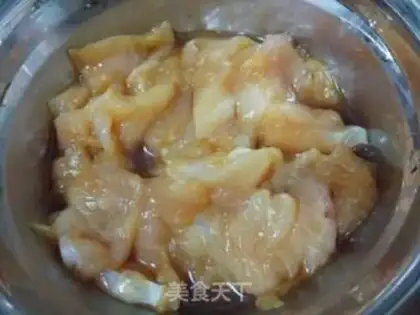 Make Spaghetti with chicken gravy step 1
