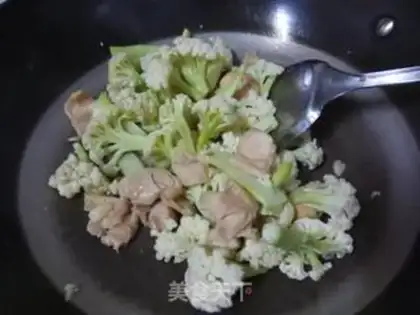 Make Spaghetti with chicken gravy step 5