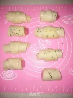 Make Sausage rolls step 4