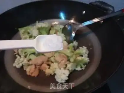 Make Spaghetti with chicken gravy step 6