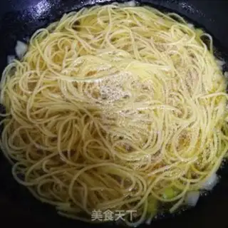 Make Shrimp soup and corn noodles step 5