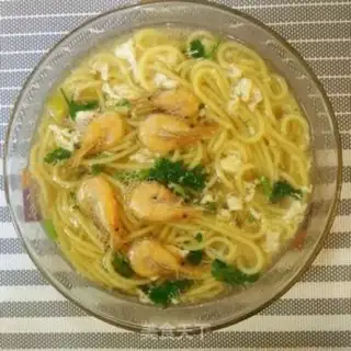 Make Shrimp soup and corn noodles step 7