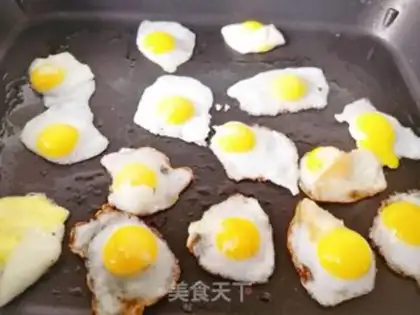 Make A bowl of quail eggs step 1