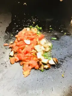 Make Tomato egg mushroom noodles step 4